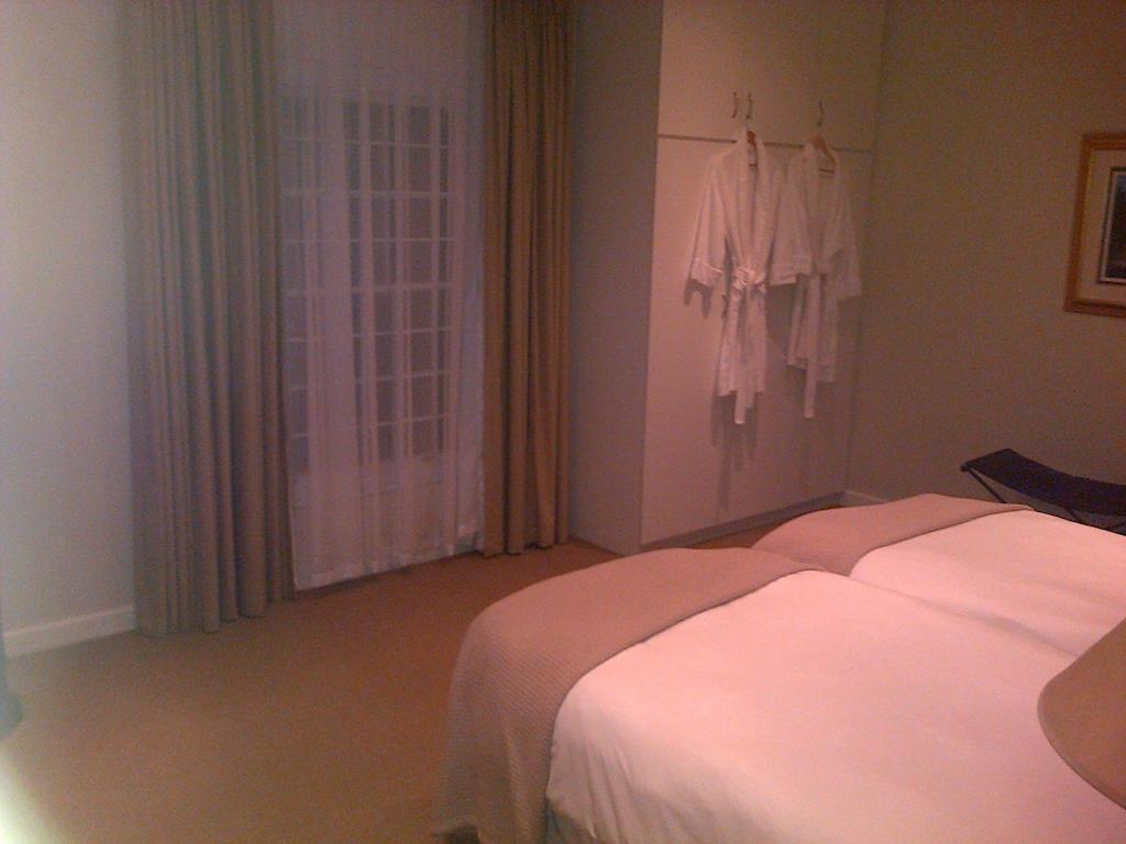 Nautilus Guest House Херманус Екстериор снимка