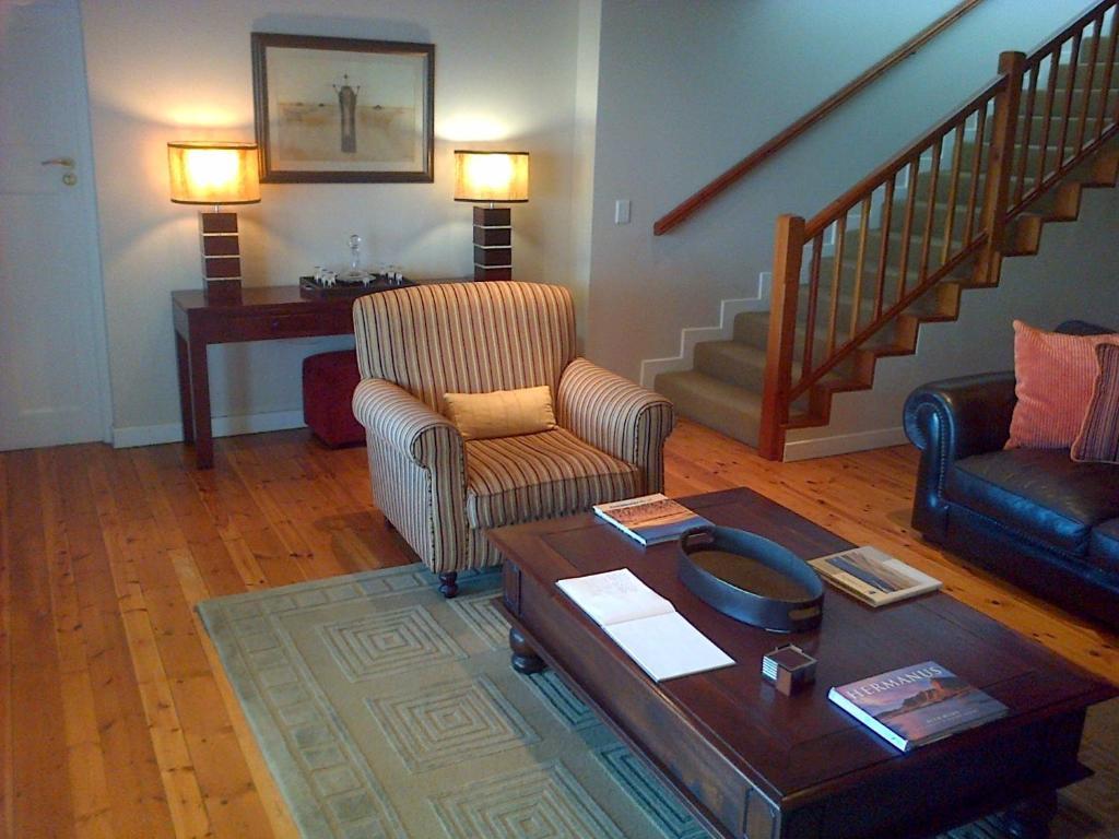 Nautilus Guest House Херманус Екстериор снимка