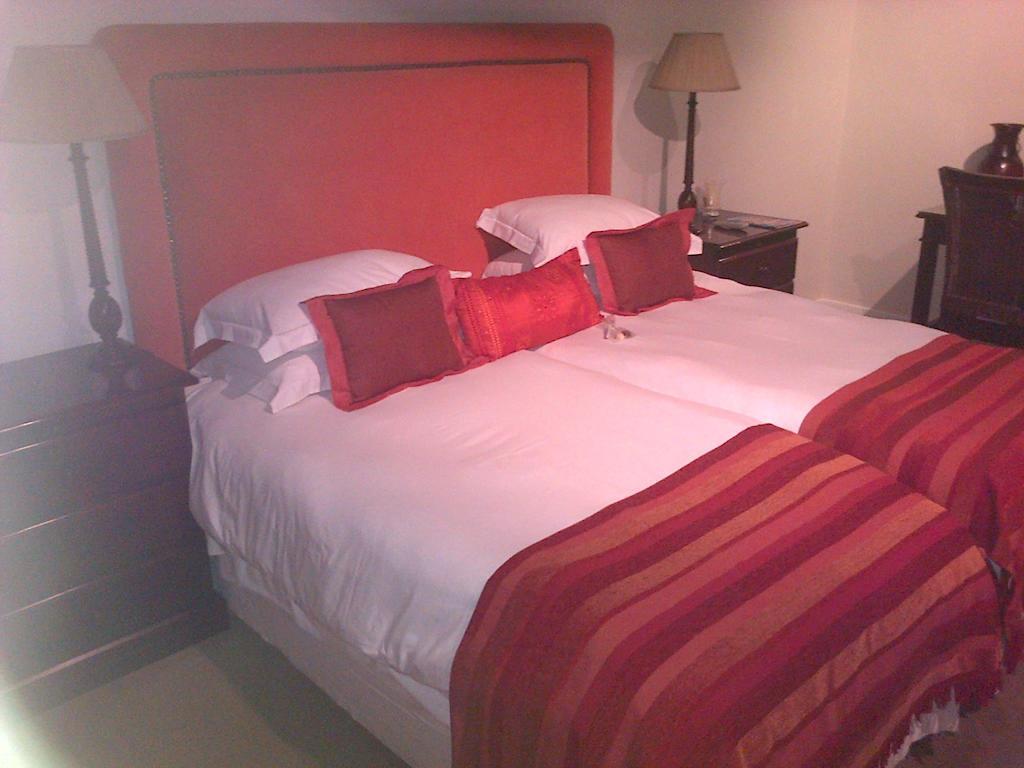 Nautilus Guest House Херманус Стая снимка