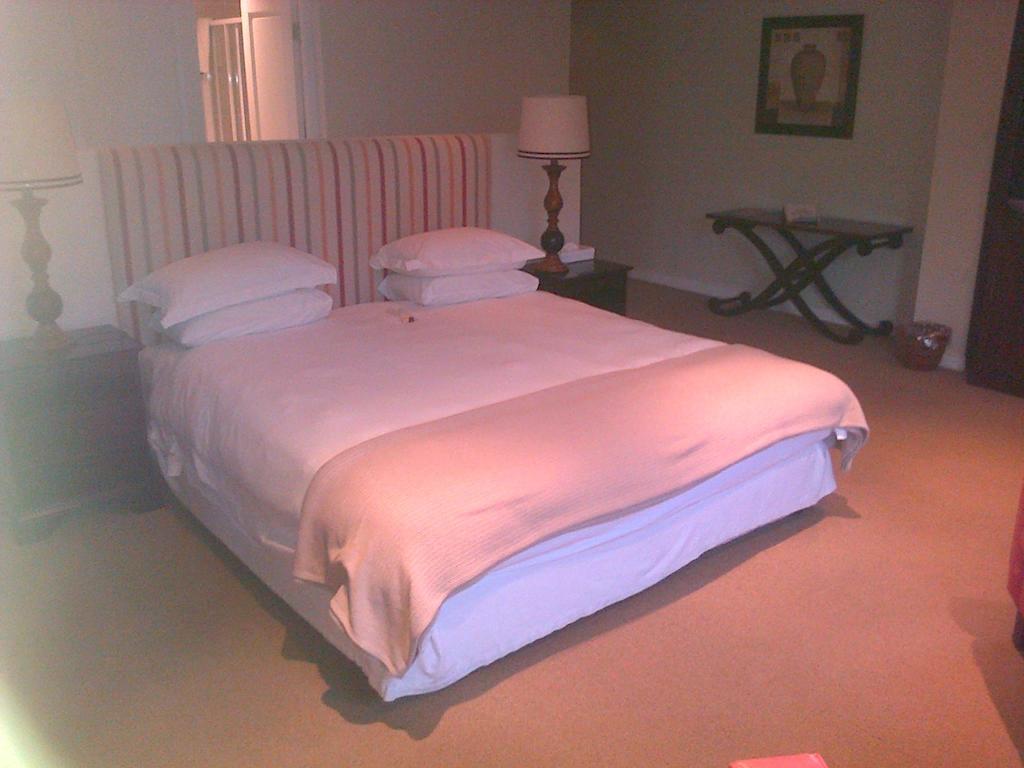 Nautilus Guest House Херманус Стая снимка